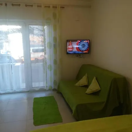 Ante Apartment *